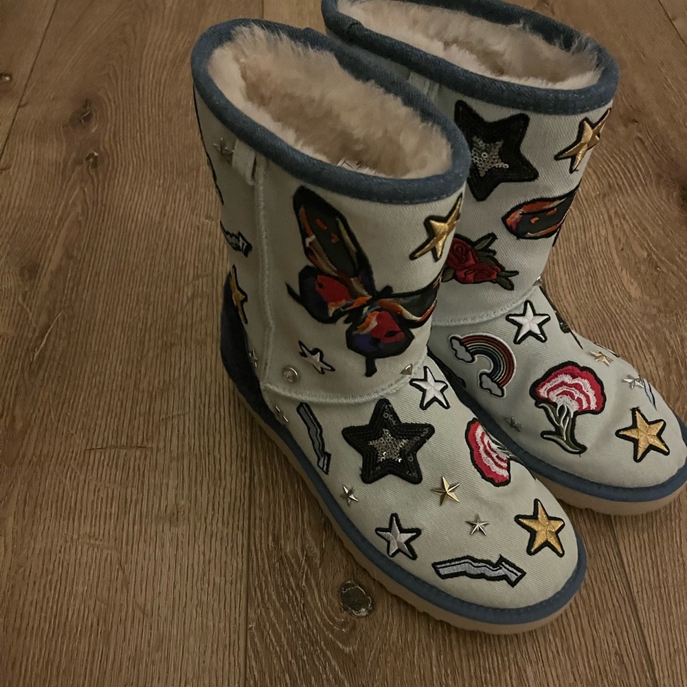 Short Ugg boots size 7 with patches